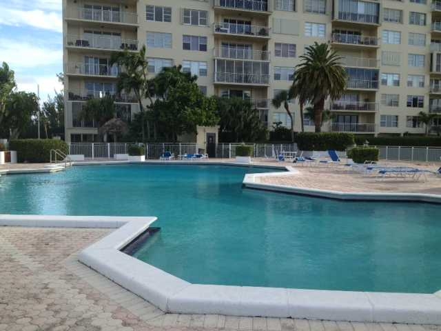 11111 BISCAYNE BL # 4D - Image 12889479